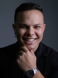 No marketing e nas mídias digitais, o Ian Andrade é um verdadeiro gênio. 🌟  Mas aqui no estúdio, o objetivo foi outro: registrar não só o profissional  brilhante, mas também a pessoa