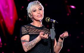 Malika ayane, uno dei nuovi giudici del programma, ha ricevuto molte critiche per le sue scelte. Avete Mai Visto Ex Marito Di Malika Ayane Nozze Segrete Las Vegas Foto