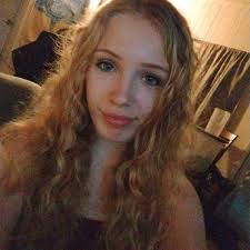 What are sweet and fruity perfumes that project well?