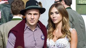 Born 1 august 1984) is a german former professional footballer who usually played as a central midfielder.earlier in his career, he primarily played as a wide midfielder.schweinsteiger is regarded as one of the greatest midfielders of all time, due to his tactical awareness, positioning, passing, tackling ability and. Bayern Munich Oktoberfest Pictures