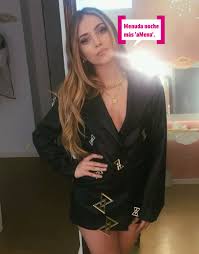 Un beso de improviso contra solo. Ana Mena Resuelve El Misterio Del Objeto Que Cayo De Su Vestido En Eh Y No Senores No Era Un Tampon