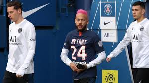 Superstar neymar zeigt eine neue frisur und trägt jetzt. Psg Neymar Uberrascht Mit Neuer Frisur Und Gedenkt Kobe Bryant Eurosport