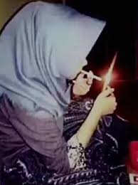 Maybe you would like to learn more about one of these? Perempuan Bertudung Merokok