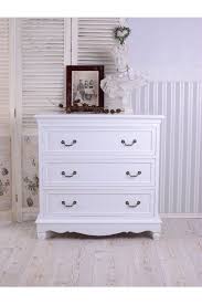 Kommode vintage shabby in antik weiß mit pastellfarbener schublade sieben schubladen und ein geräumiges staufach mit zwei türen griffe aus metall unterschiedliche griffe unterstreichen die feinen details schubladenfronten mit ansprechender musterung farbe:weiß antik. Vintage Kommode Weiss