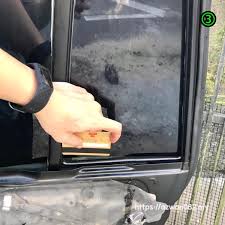 Tinted kereta kini telah menjadi satu ikutan yang sangat popular di malaysia, hal ini kerana selain mengurangkan kepanasan pancaran matahari ia juga menjadi alternatif yang murah menggantikan penggunaan penyaman udara secara. Cuba Pasang Tinted Cermin Kereta Secara Diy Kat Perodua Viva