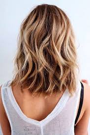 25 Kurze Haarschnitte Fur Dickes Welliges Haar Naturlich Gewelltes Haar Einfache Frisuren Mittellang Frisur Dicke Haare