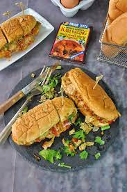 Roti yang dipakai biasanya rotibaguette/roti tongkat /roti prancis yang bagian kulit luar keras tapi karena ditempat saya tidak ada jadinya saya pakai roti hotdog. Roti John Ayam Special Dan Sedap Mudah Je Jom Buat Sendiri Qasey Honey