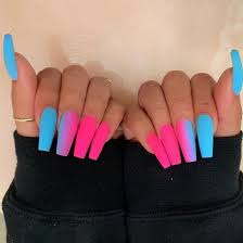 Ya te habíamos contado algunas maneras de cómo puedes lucir genial con ropa fluorescente sin. Unas Acrilicas Color Azul Neon Novocom Top