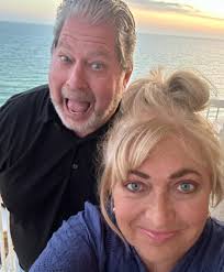 HAPPY FRIDAY!!! ☀️ Today is a BIG day if you're already dreaming about your  beach trip for next year! We typically require a 50% deposit, but TODAY  ONLY we're doing 25% down.