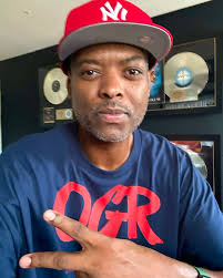 Darren Beard's Instagram, Twitter & Facebook