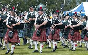 Escocia y su vestimenta tradicional escocia (en inglés, scotland; La Falda Escocesa Y Otros Atuendos Peculiares De Escocia Actualidad Viajes