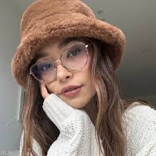 Regina Salas's Instagram, Twitter & Facebook