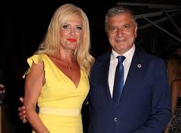 Τις προηγούμενες ημέρες η μαρίνα πατούλη βρέθηκε στις βρυξέλλες, όπου ο σύζυγός της εξελέγη αντιπρόεδρος της επιτροπής των περιφερειών. Sok O Giwrgos Liagkas Malwnei Thn Marina Patoylh Des Tis Systaseis Toy Paroysiasth