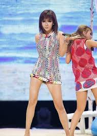 2ne1 Bom More Http Www Kpopstarz Com Articles 34647 20130716 2ne1 Bom Legs Don T Gain Weight Htm Park Bom 2ne1 Kpop Girls