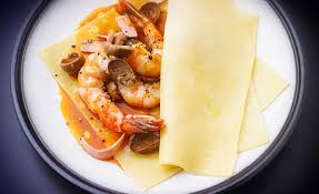 Ravioles De Gambas Aux Cepes Par Academie Du Gout Recette En 2020 Recette Ravioli Recette Recette Gambas