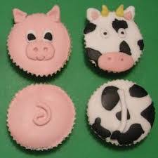 Julie Gadsby's Instagram, Twitter & Facebook