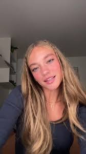 Kate Reis's Instagram, Twitter & Facebook