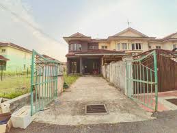 Located about 100 km south of jakarta , west java , indonesia , puncak swarms with hotels and mountain resorts. Taman Alam Jaya Puncak Alam Realman