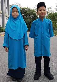 Bertudung putih labuh bawah paras dada (pakai anak tudung putih ) berjubah potongan 'a line' ungu Penang Kini Ramai Ibubapa Yang Bertanyakan Berkenaan Facebook