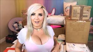 Each one is the size of her head : rJessicaNigri