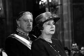 Décadas más tarde, una vez restablecida la democracia, michelle bachelet ocupó dos veces el cargo de presidenta de chile. El Romance De Pinochet Con Una Pianista Ecuatoriana Que Pudo Cambiar La Historia De Chile
