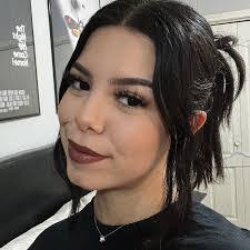 Carolyn Nicol's Instagram, Twitter & Facebook