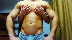 My chest and biceps get some real worship - video Dailymotion
