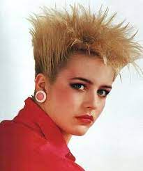 Women actually started to cut their hair short! 9hxxgohpk565km