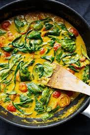 Kokos Curry Mit Spinat Und Tomaten Dieses 30 Minuten Rezept Ist Schnell Vegan Und Unglaublich Cremig Kochkarussell Com Rezepte Kokos Curry Gesunde Rezepte
