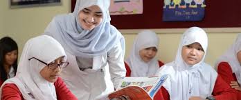 Dalam hal mencari ilmu, para alim ulama telah sepakat bahwa mengetahui adab berilmu lebih penting dari ilmu itu sendiri. Adab Belajar Di Sekolah Di Rumah Adab Belajar Mengaji Bermain