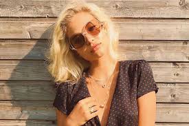 Теперь я точно знаю, что чувствовала золушка уолта диснея. Alesya Kafelnikova Rasskazala Chto Iz Za Faraona Ona Nachala Kolot Inekcii V Guby Zhurnal Grazia