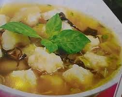 Tekwan adalah hidangan berkuah yang bahan utamanya terbuat selain itu, tekwan dihidangkannya tidak menggunakan cuka tetapi dengan kuah seperti sup berkaldu udang. Resep Tekwan Ikan Tengiri Palembang Dan Cara Membuatnya Wisata Kuliner Nusantara