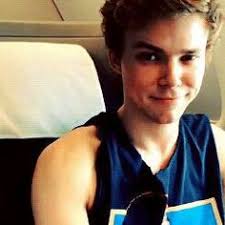 Odkryj pomysły (17) na temat ashton fletcher irwin i 5 seconds of summer