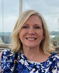 Caroline Hackman's Instagram, Twitter & Facebook