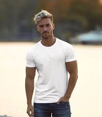 Se anche la tua chioma è schiarita dal sole o dal mare, puoi . Pin Di Emile Steenkamp Su Hairstyle And Grooming Uomini Capelli Corti Moda Capelli Uomo Capelli Maschili