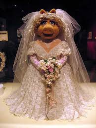 Miss Piggy Was The Height Of Fashion In The Muppets Take Manhattan Miss Piggy Muppets Piggy