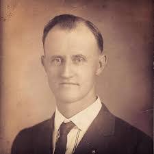 Ross Ayres's Instagram, Twitter & Facebook