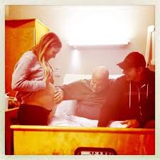 Kristen bell and dax shepard are expecting another child, according to a report out monday. Dax Shepard Shares The Tear Inducing Moment When His Dying Father Met Kristen Bell S Unborn Baby Mommyish