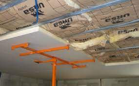 En optant pour une pose de faux plafond, vous pouvez à la fois réduire les bruits et augmenter la capacité isolante de la pièce qui conservera mieux sa chaleur. Isolation Thermique Du Plafond Isolation France