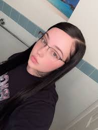 25 year old Trucker from the 773 📍 currently staying in PA for this gig 🚛