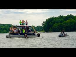 The boats available include 16 foot fishing boats and pontoon boats that are available in 20 foot and 30 foot models. Dale Hollow Lake Tn Zapata Racing Flyboard Nashville Flyboard