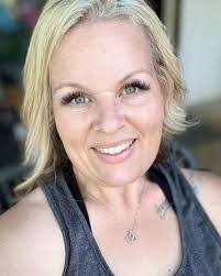 Danielle Akins's Instagram, Twitter & Facebook