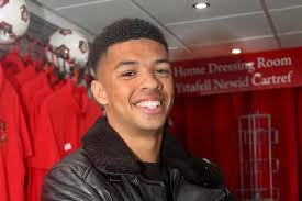Theo Bailey Jones signs new one year deal with Wrexham FC