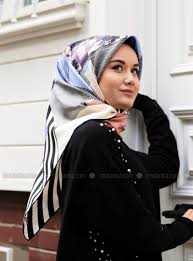 Présente une maille et une. Bleu Ciel Foulard 100 Soie