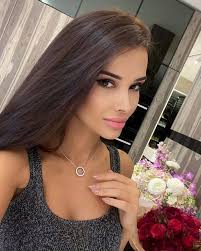 Ngẩn ngơ vẻ đẹp như nữ thần của người tình hoàng tử Ả Rập