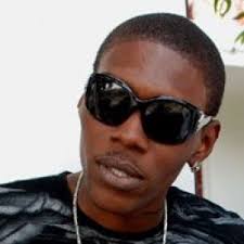 Vybz kartel (born adidja azim palmer january 7, 1976 in kingston) is a jamaican dancehall, artist/singer and businessman. Yuh Love Paroles Vybz Kartel Greatsong