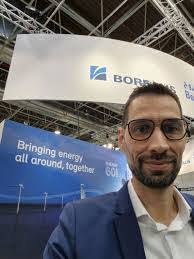 Lora Heckman's Instagram, Twitter & Facebook