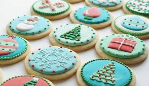 Whether you're frosting christmas trees, cookie ornaments, or simple geometric shapes, polka dots add the most visual interest for the least amount of effort. 10 Ways To Decorate Your Christmas Cookies Like A Pro Brit Co