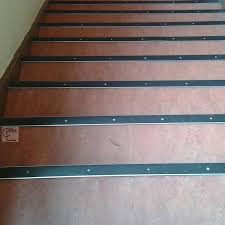 Nez De Marche En Bitume Amiante Dans Un Immeuble De Roubaix Cabinetlucarre Diagnostic Immobilier Amiante Asbestos Nez De Marche Immeuble Immobilier