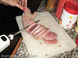 Quindi si fanno cuocere i tagliolini e si condiscono con le lenticchie aggiustate di sale, un filo di olio crudo e un po' di peperoncino. Come Cucinare E Servire Lo Zampone Ricette Di Cucina
